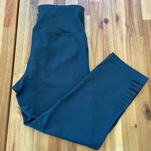 Gently Used - Champion dark teal Md. Womens cropped workout leggings 3/4 length